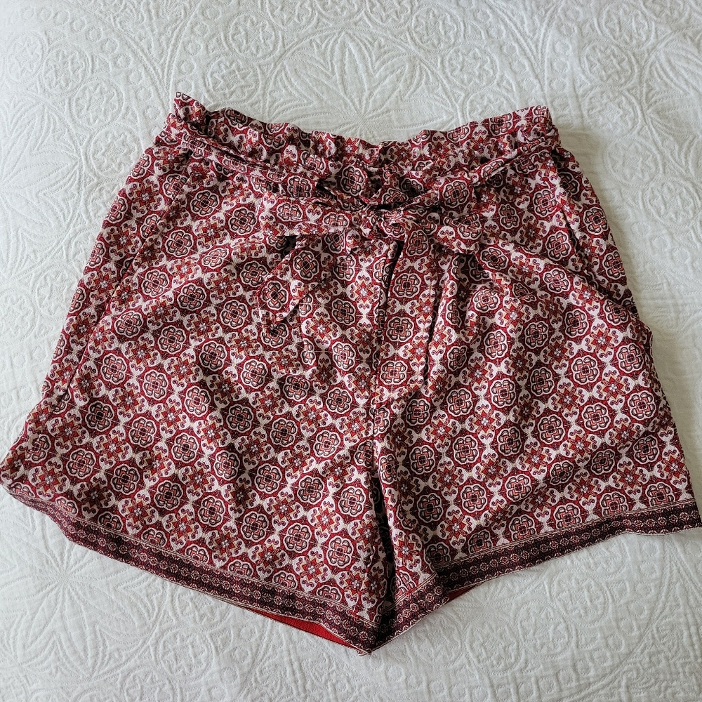 Max Studio Red Patterned Flowy Shorts in XL